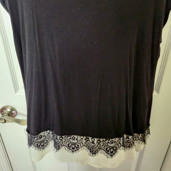 Rose + Olive Scoop Neck Tee with lace trim layered look XL - Picture 3 of 5